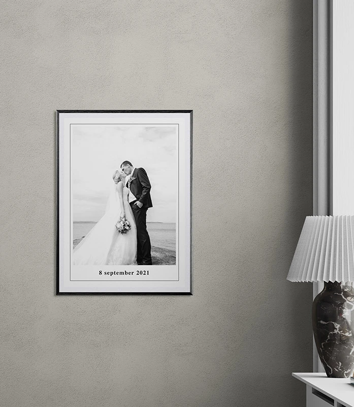 Inspiration example 1 - Modern living room with Eiffel Tower poster